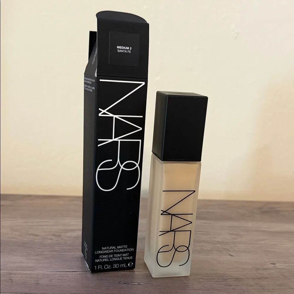 NARS- Natural Matte Longwear Pore Blurring Foundation
Medium 2 Santa Fe